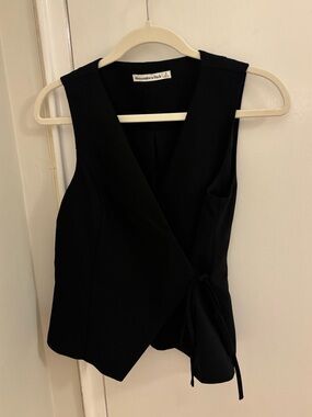 Abercrombie Black Sleeveless Wrap Vest